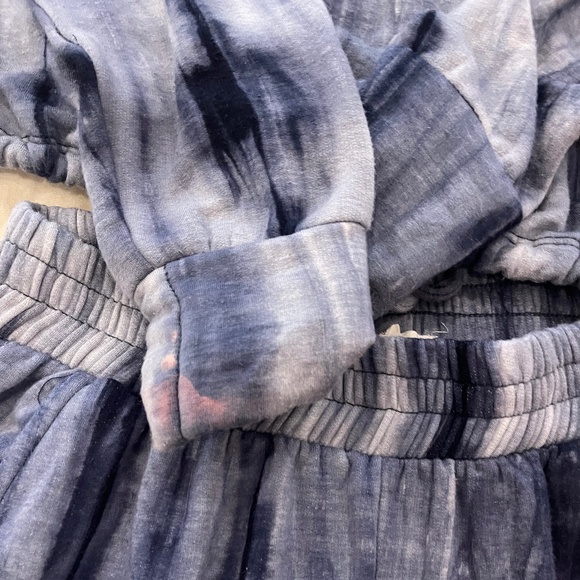 Matching Sweatsuit - Picture 4 of 4